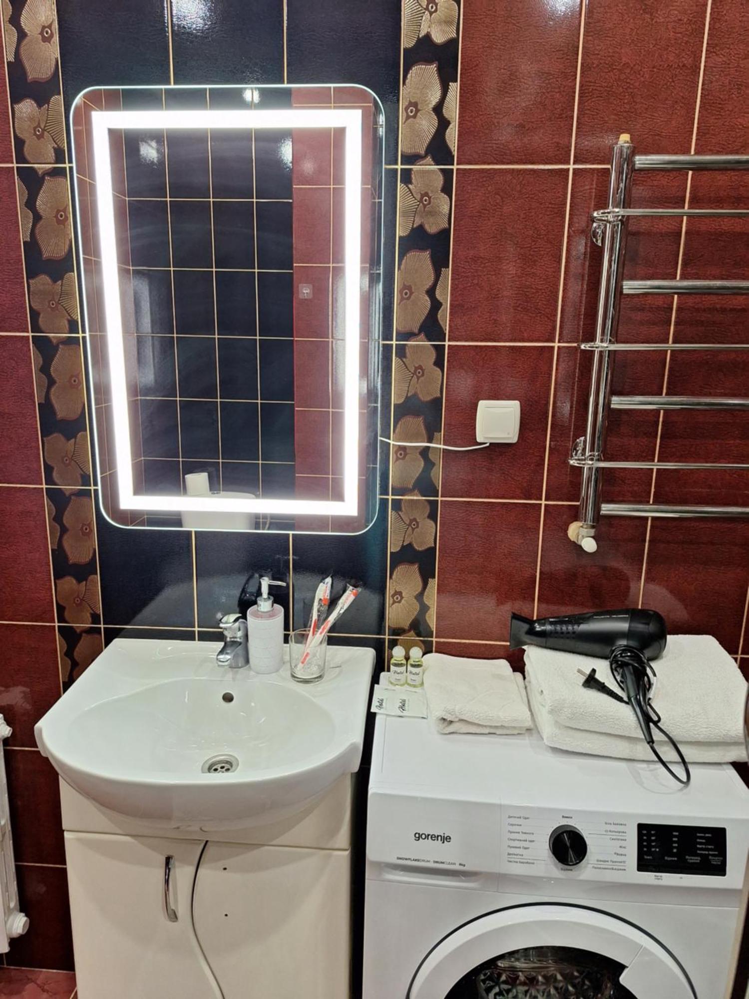 Однокімна Квартира Біля Каштанової Алеї У Центрі Полтави Мережа Alexapartments Документи Для Відряджень Безконтатне Заселення 24-7 Poltava Exterior foto